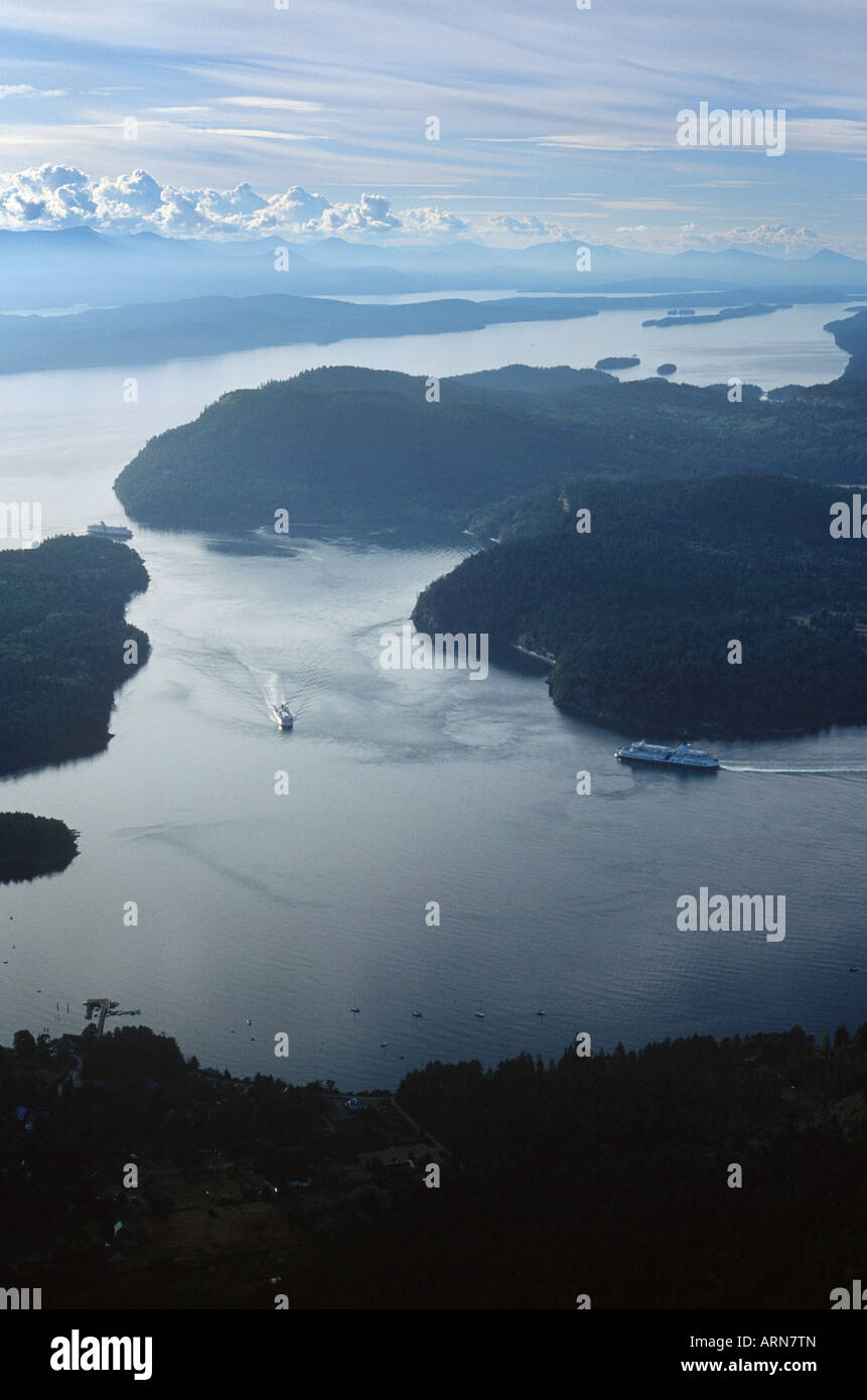 Gulf Islands, Active Pass Antenne zwischen Galiano und Mayne Island mit BC Fähren, Britisch-Kolumbien, Kanada Stockfoto
