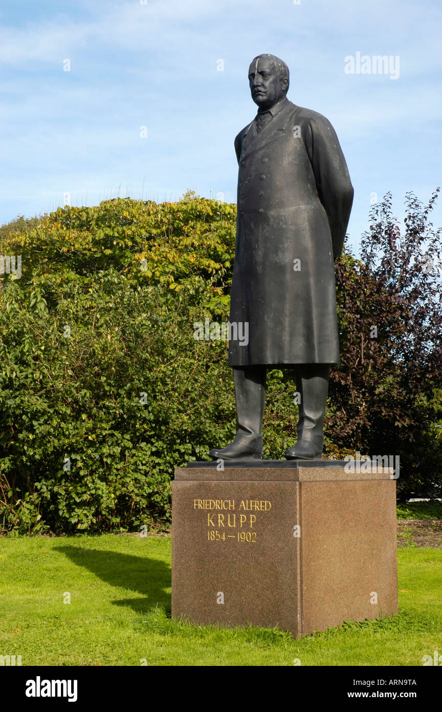 Alfred Krupp Denkmal im Park der Villa Hügel, Essen, Ruhrgebiet, Nordrhein-Westfalen, Deutschland Stockfoto
