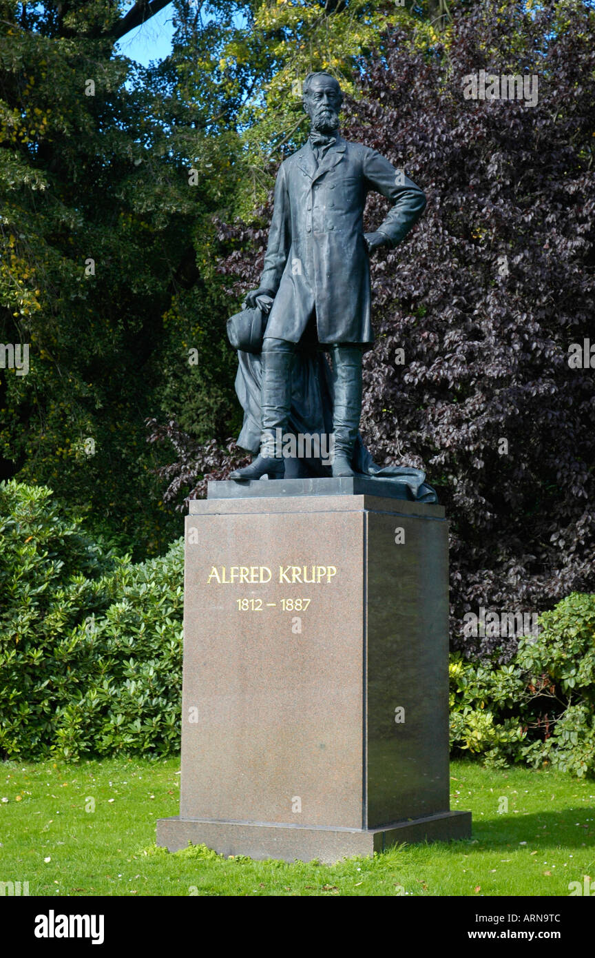 Alfred Krupp Denkmal im Park der Villa Hügel, Essen, Ruhrgebiet, Nordrhein-Westfalen, Deutschland Stockfoto