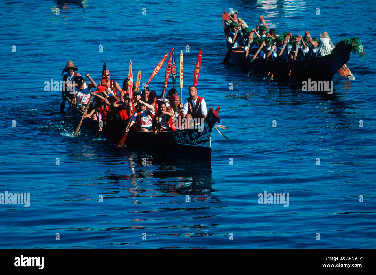 Erste Nationen Kultur, Meer gehen Kanus im Innenhafen, Victoria, Vancouver Island, British Columbia, Kanada. Stockfoto