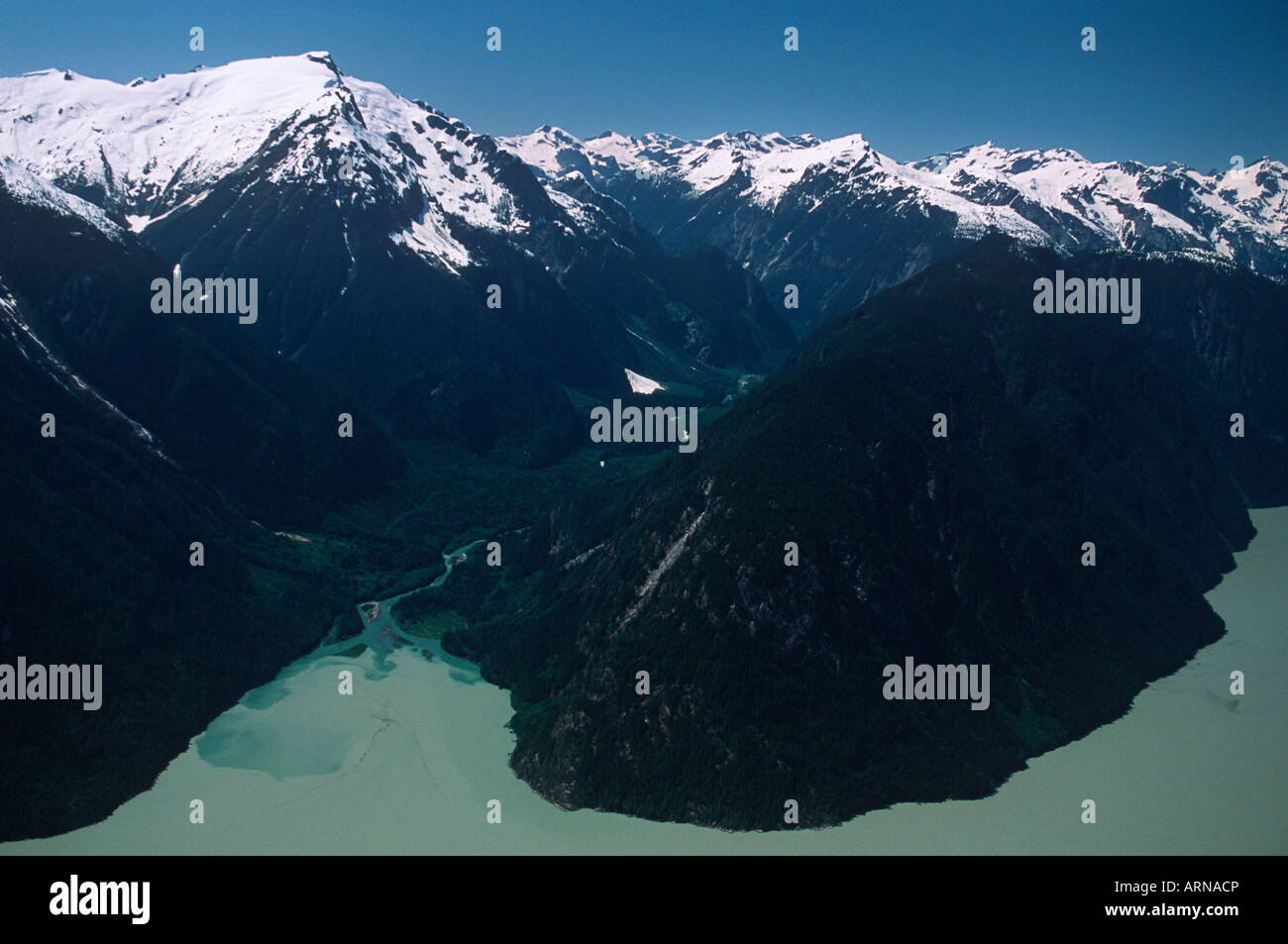 Luftaufnahme der Mündung im Knight Inlet, British Columbia, Kanada. Stockfoto