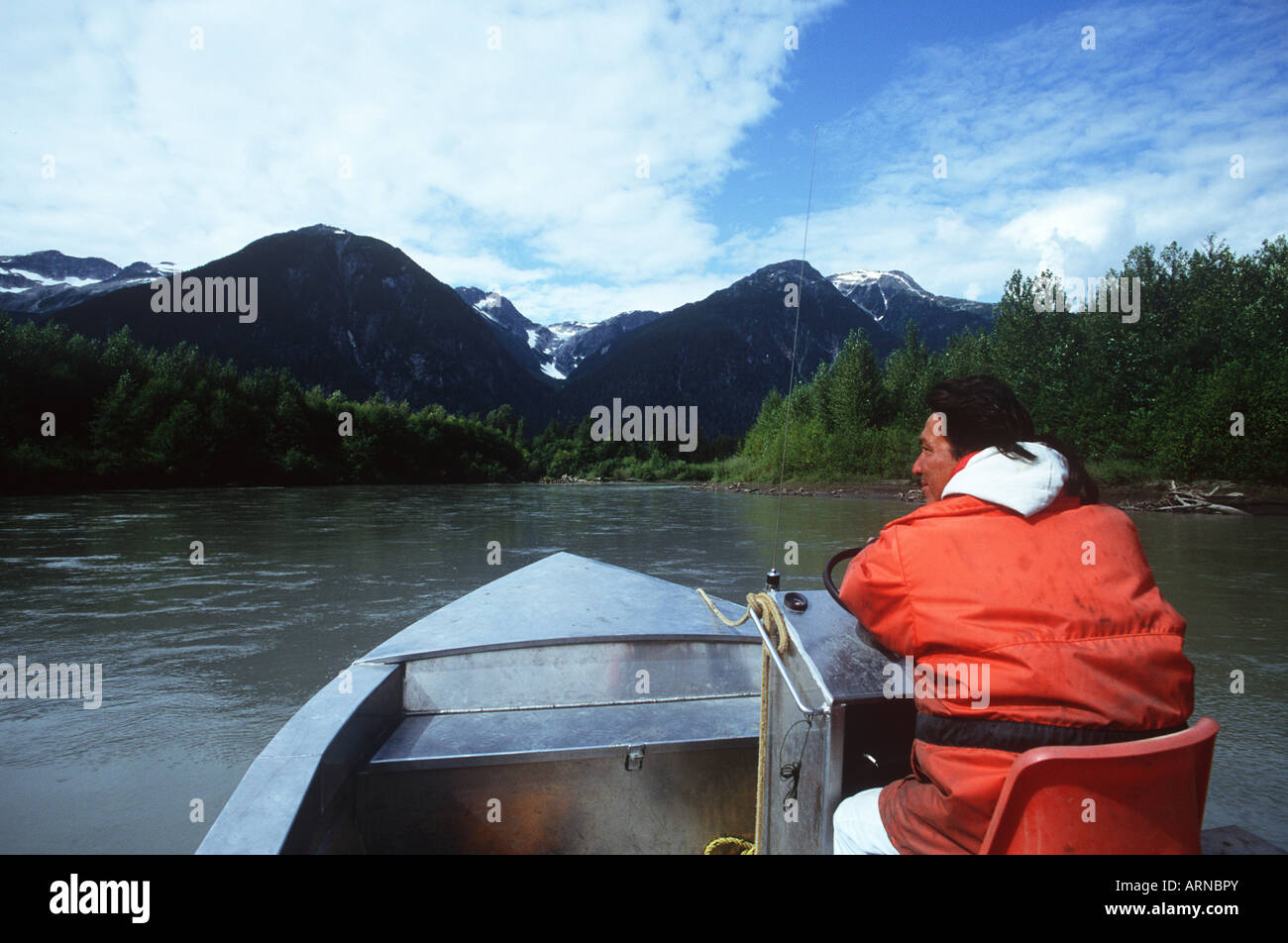 Nisga ' a Bootsmann auf Nass River, British Columbia, Kanada. Stockfoto