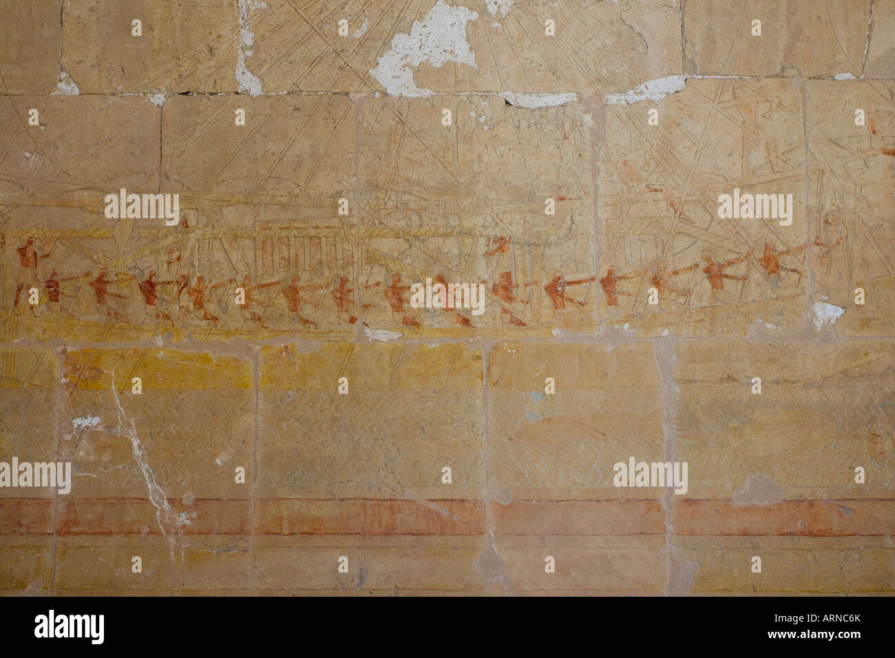 Hieroglyphen in der Kapelle des Gottes Anubis Tempel der Hatschepsut Westjordanland Luxor Niltal Ägyptens Stockfoto