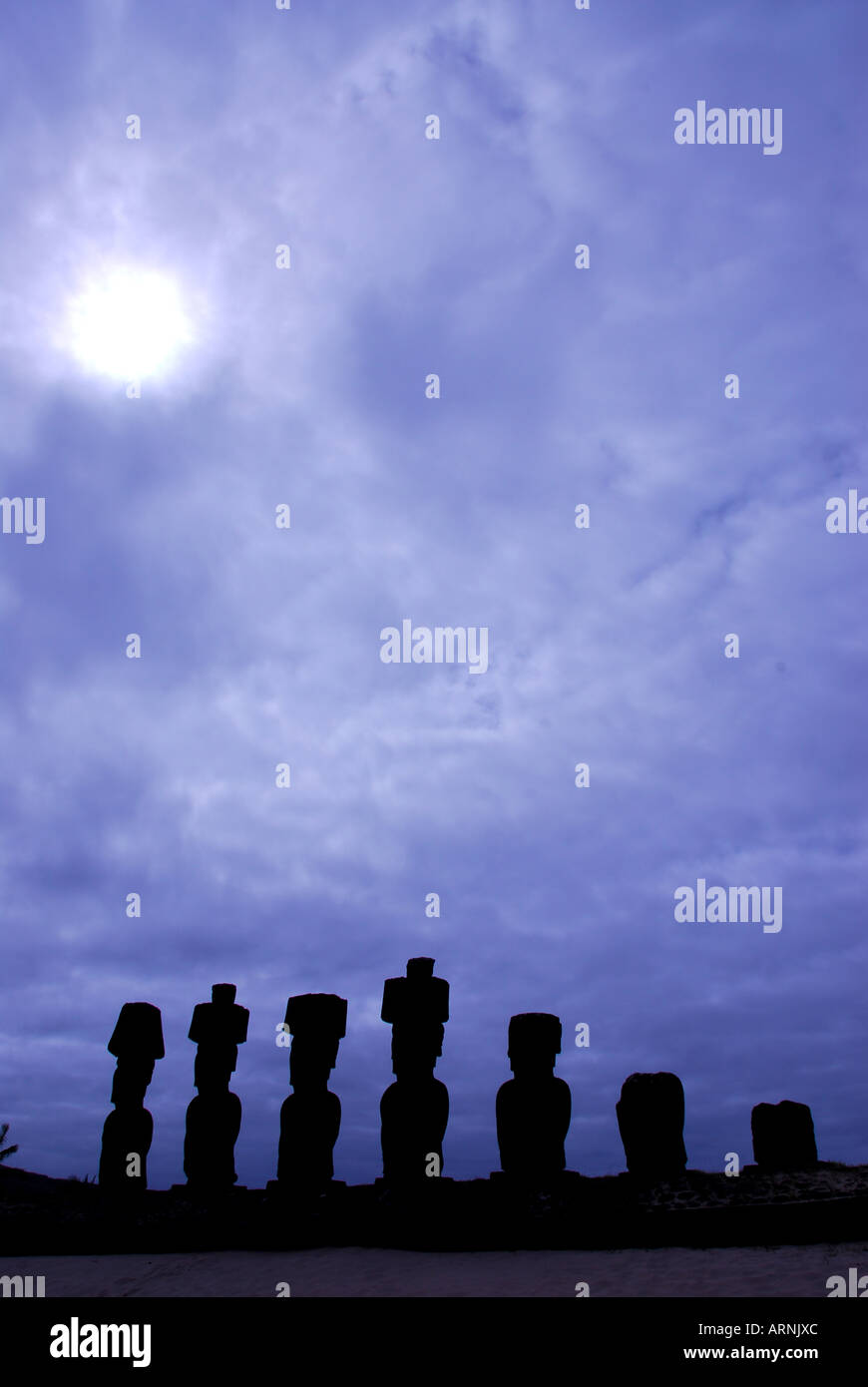 Chile Osterinsel Anakena Ahu Nau Nau Moai silhouette Stockfoto