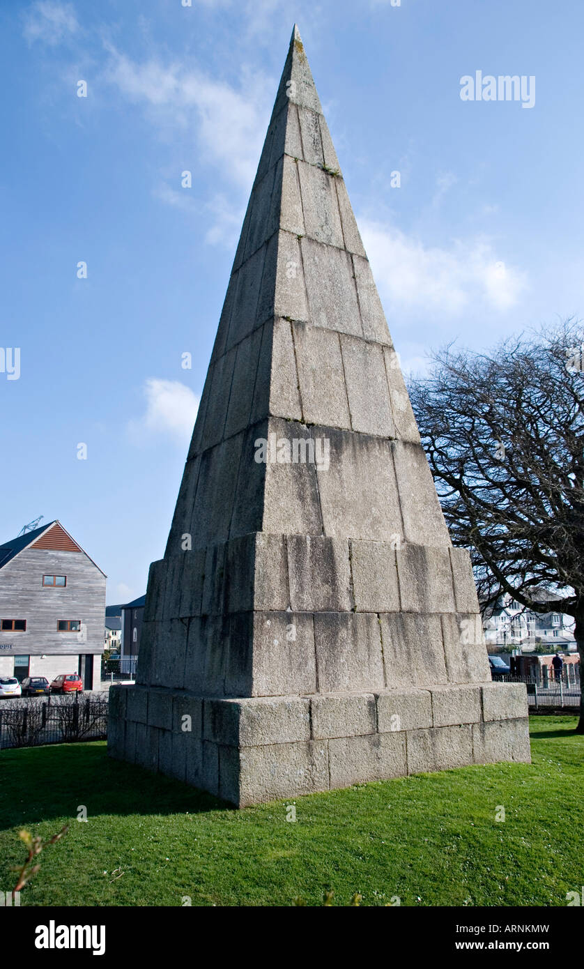 Falmouth Cornwall UK. Die pyramidenförmige Killigrew Monument, 1737, erinnert an die Familie Killigrew, der die Stadt gegründet Stockfoto