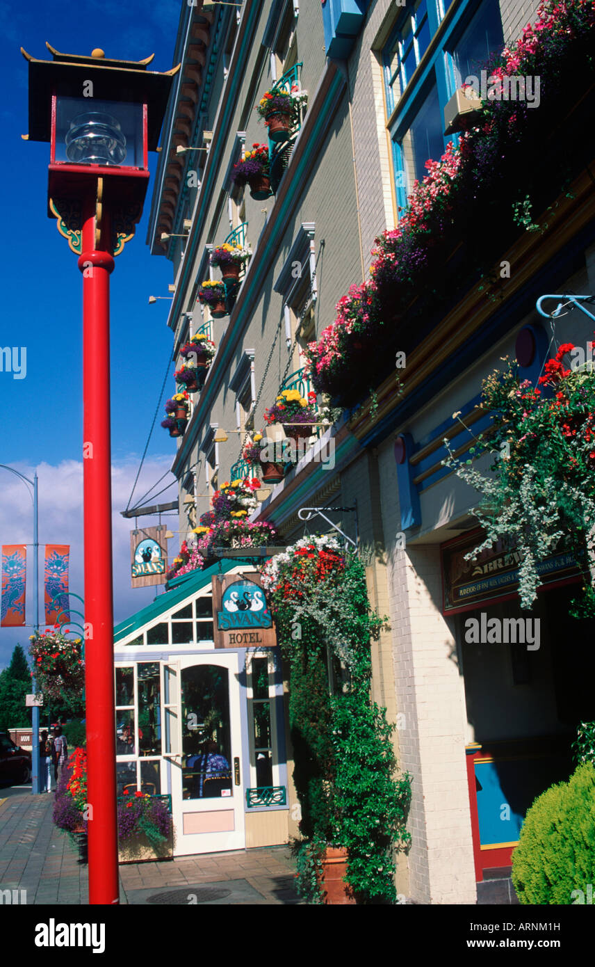 Laternenpfahl außerhalb Schwäne Brew Pub und Hotel, Victoria, Vancouver Island, British Columbia, Kanada. Stockfoto