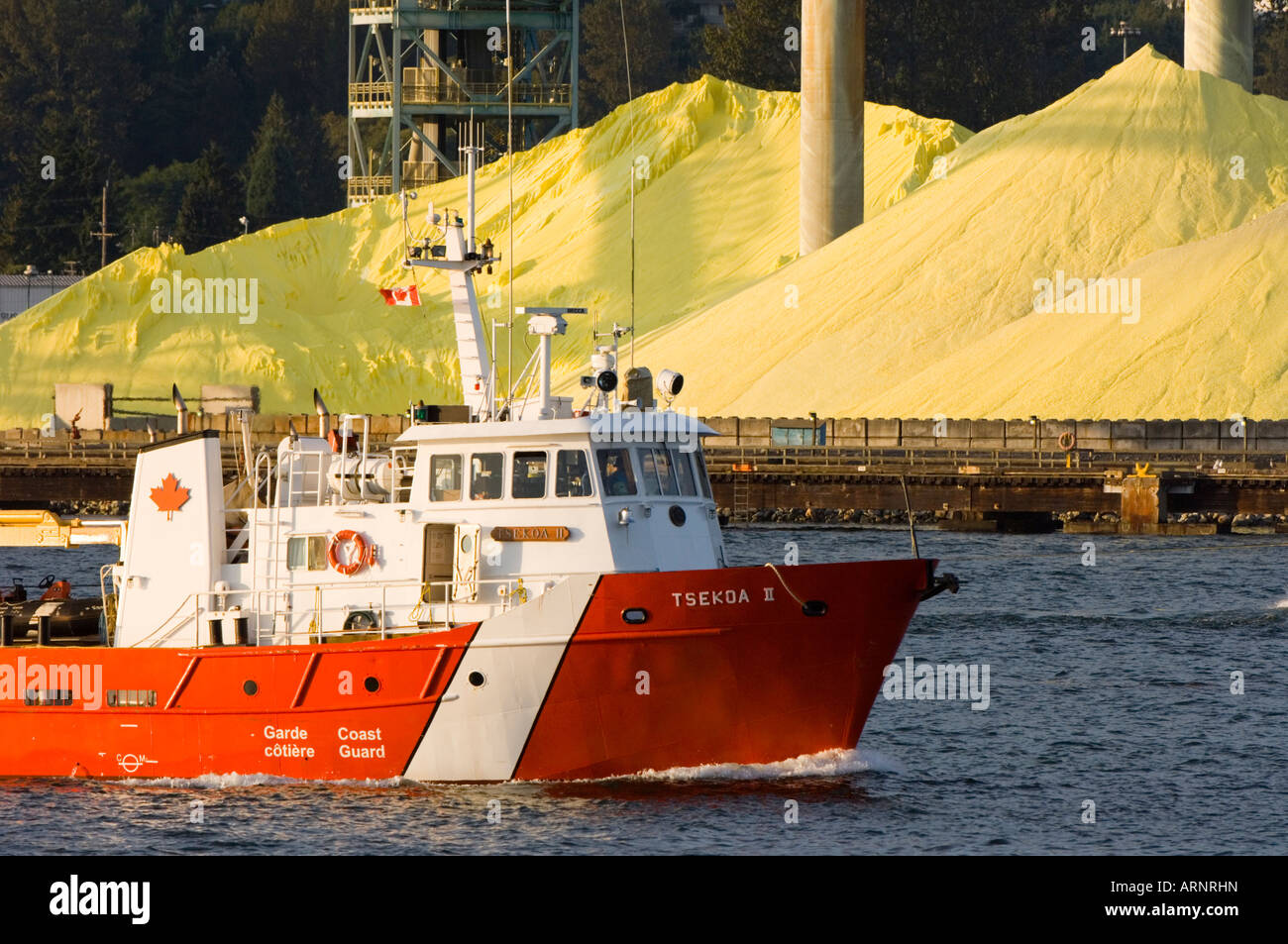 Schwefel-Pfähle schmücken Burrard Inlet und die North Shore, Vancouver, Britisch-Kolumbien, Kanada. Stockfoto
