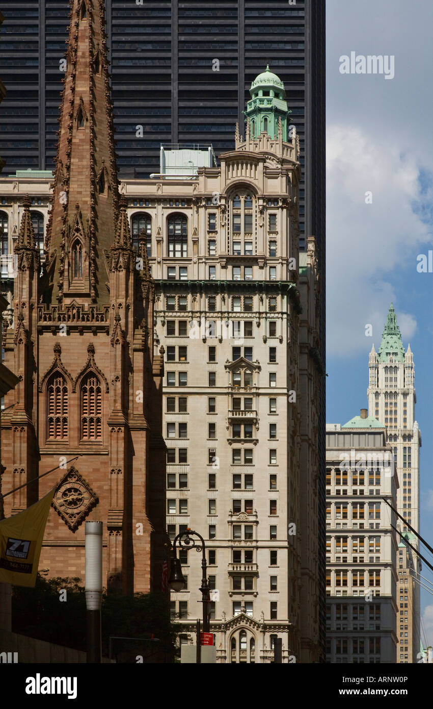 TRINITY CHURCH und das Stadtbild WALL STREET in NEW YORK CITY Stockfoto