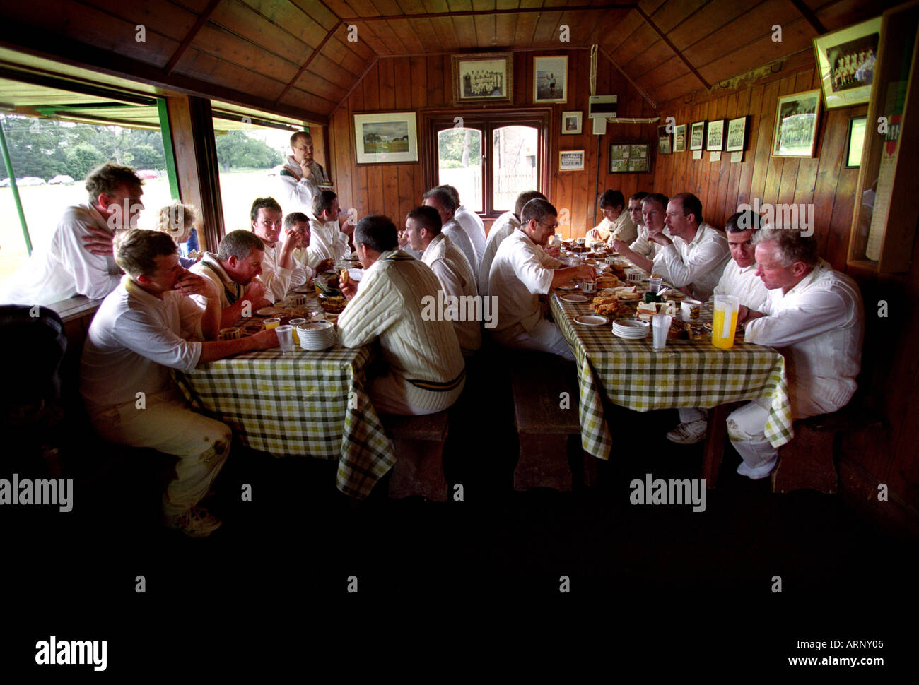 Tea-Time am Boconnoc Cricket Club Bodmin Cornwall UK Stockfoto