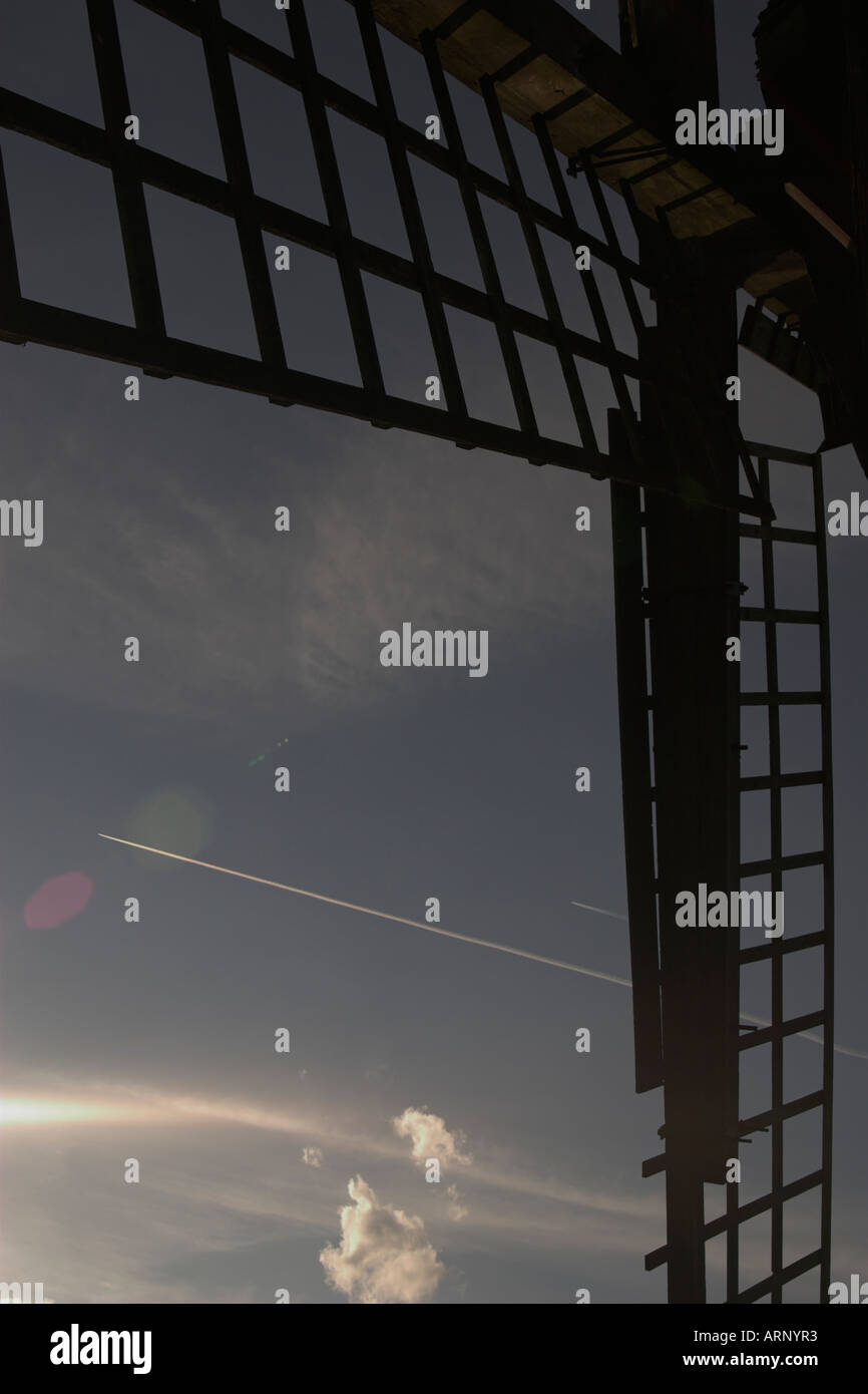 [Brill Windmühle], Buckinghamshire, England, UK, Silhouette der großen hölzernen Segel gegen Himmel, [Nahaufnahme] Stockfoto