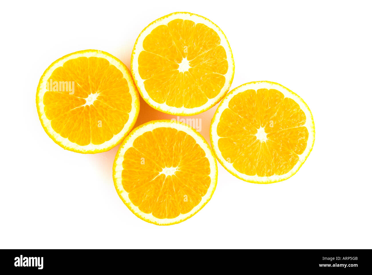 vier Hälften der Orangen auf weißem Hintergrund Stockfoto