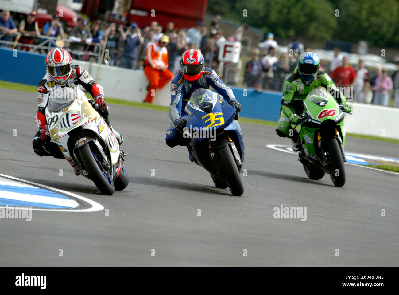 Moto GP-Klasse Fahrer treten an den britischen Grand Prix in Donnington Park 2003 Stockfoto