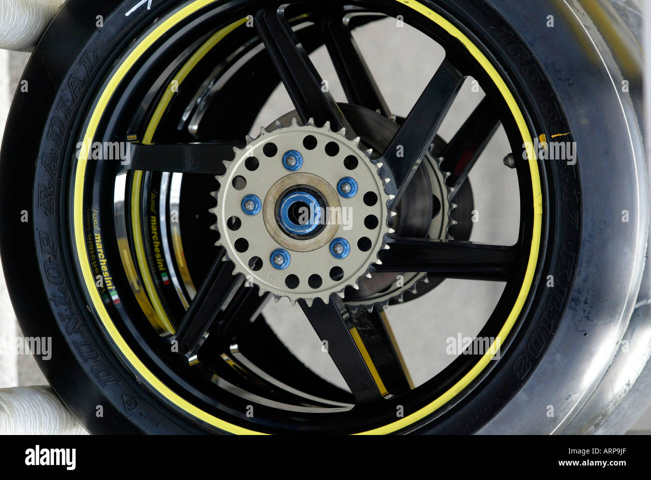 Moto GP Dunlop Reifen für den Renneinsatz vorbereitet Stockfoto