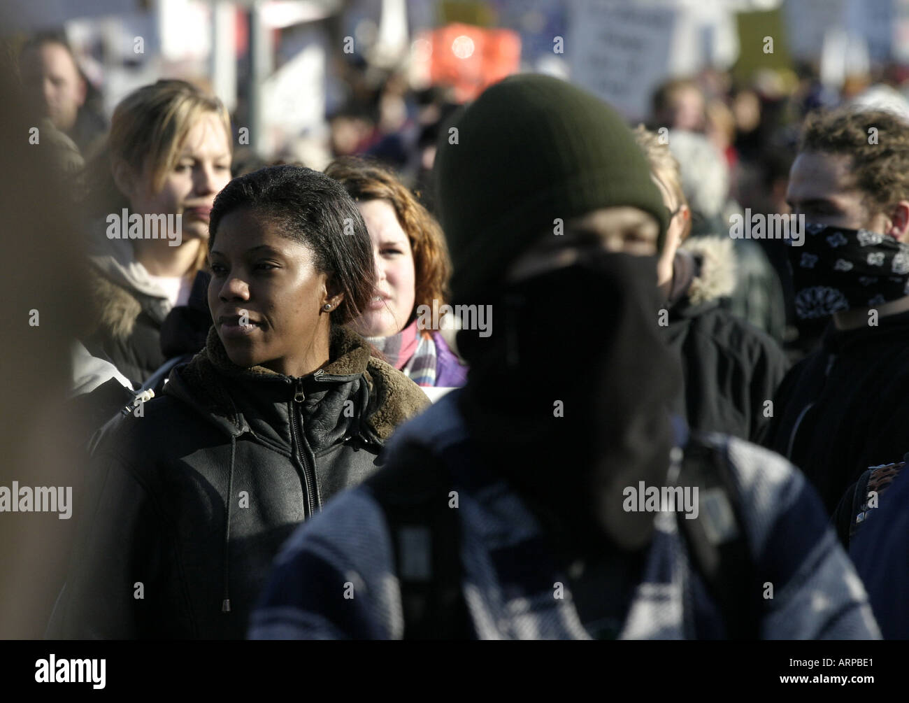 George W Bush Ottawa Kanada 2004-11-30 maskierten Demonstranten protestieren Stockfoto