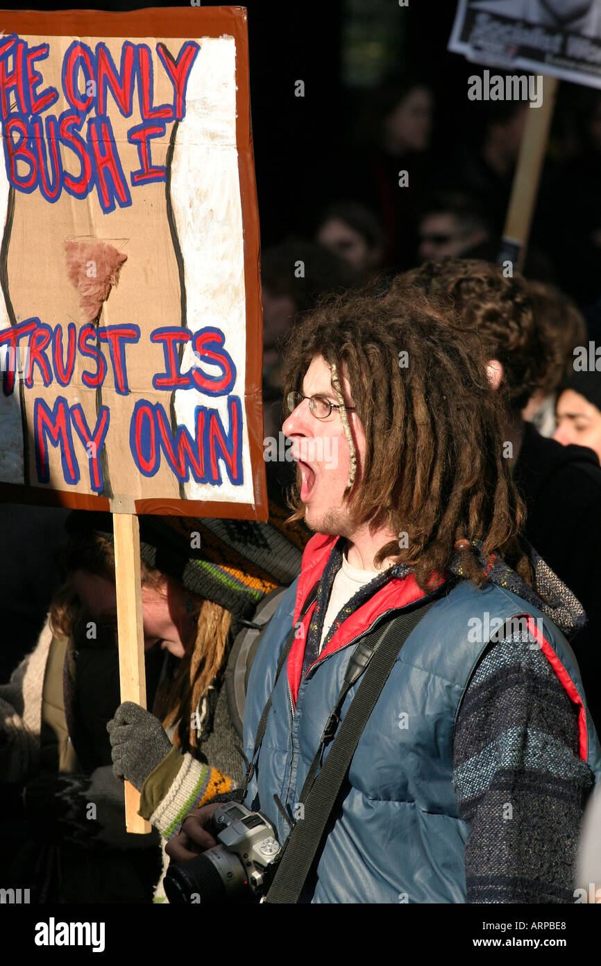 Protest gegen Bush Ottawa Kanada 2004-11-30 nur BUSH ich vertraue ist meine eigene Stockfoto