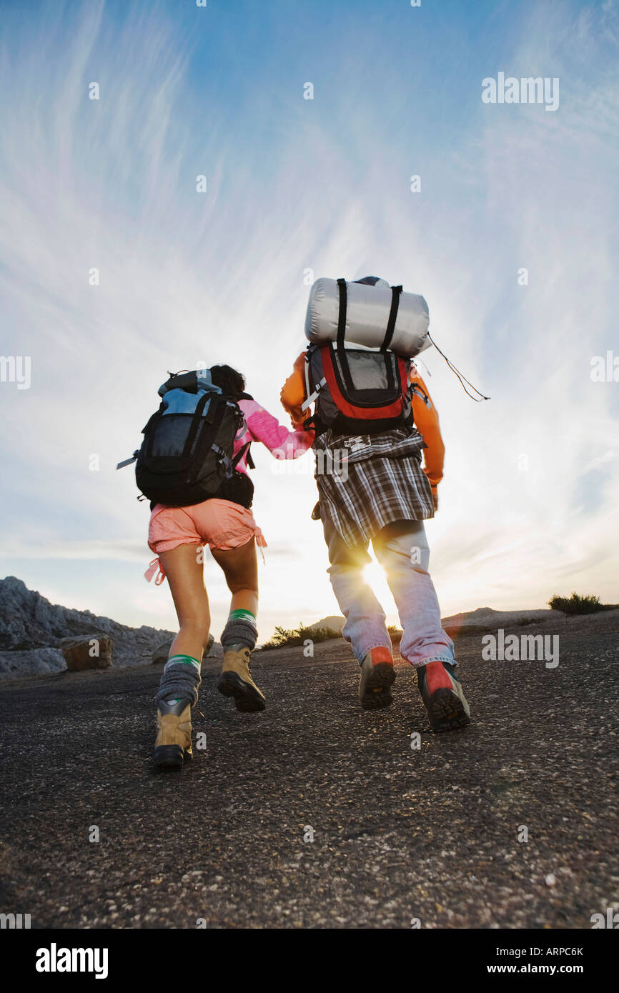 Mann und Frau Wandern Rückansicht Stockfoto