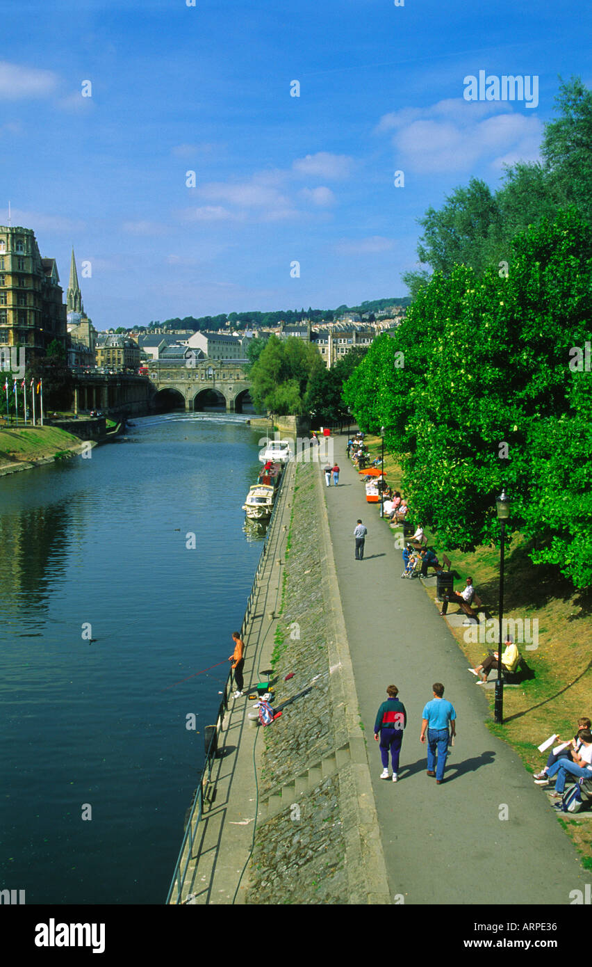 Riverside walk am Ufer des Flusses Avon Bath England Stockfoto