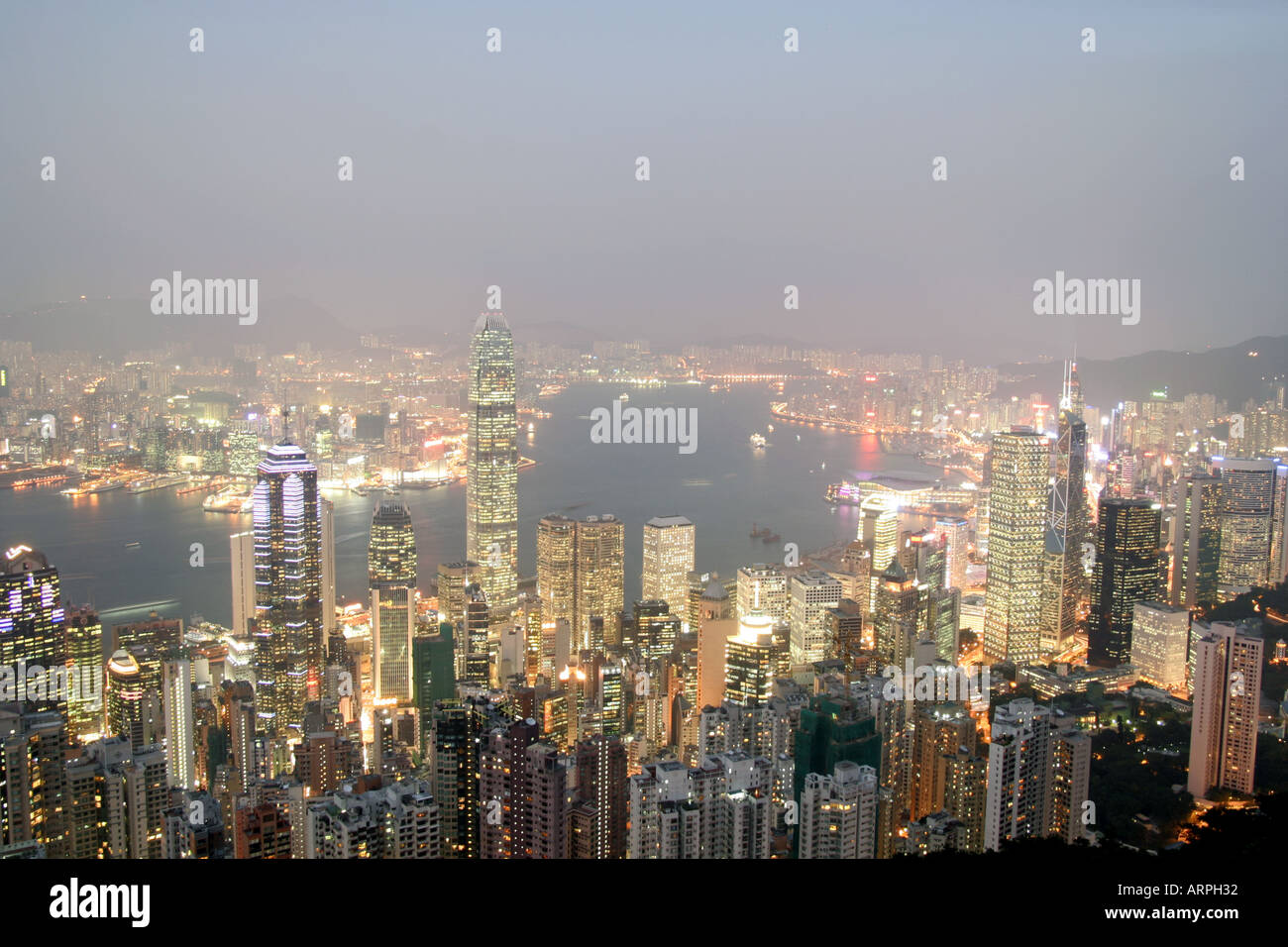 Hong Kong und den Victoria Harbour Blick vom Victoria peak Stockfoto