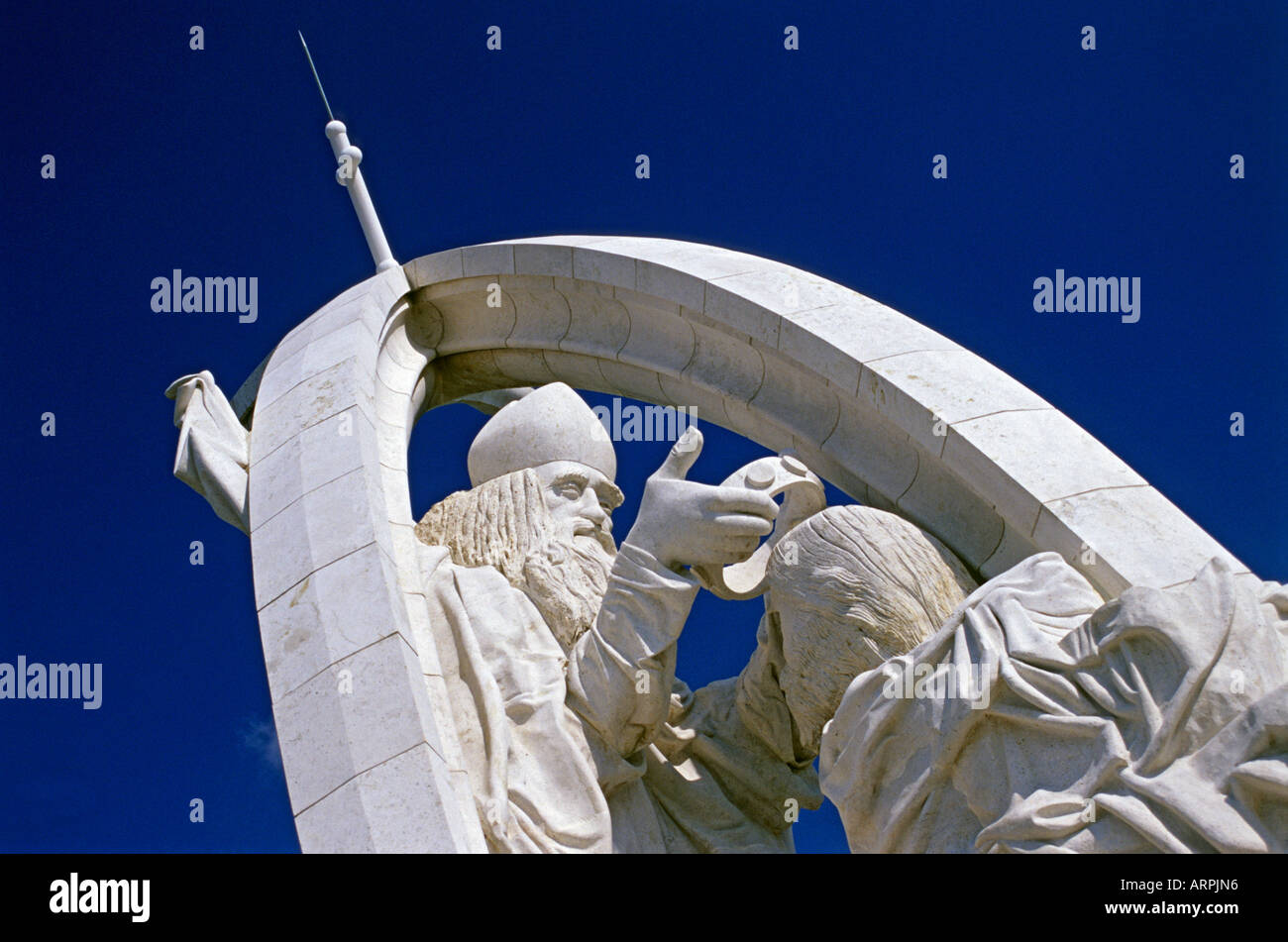 Die Statue der Krönung des ersten Königs von Ungarn - St.-Stephans - durch einen päpstlichen Gesandten in Esztergom, Ungarn Stockfoto