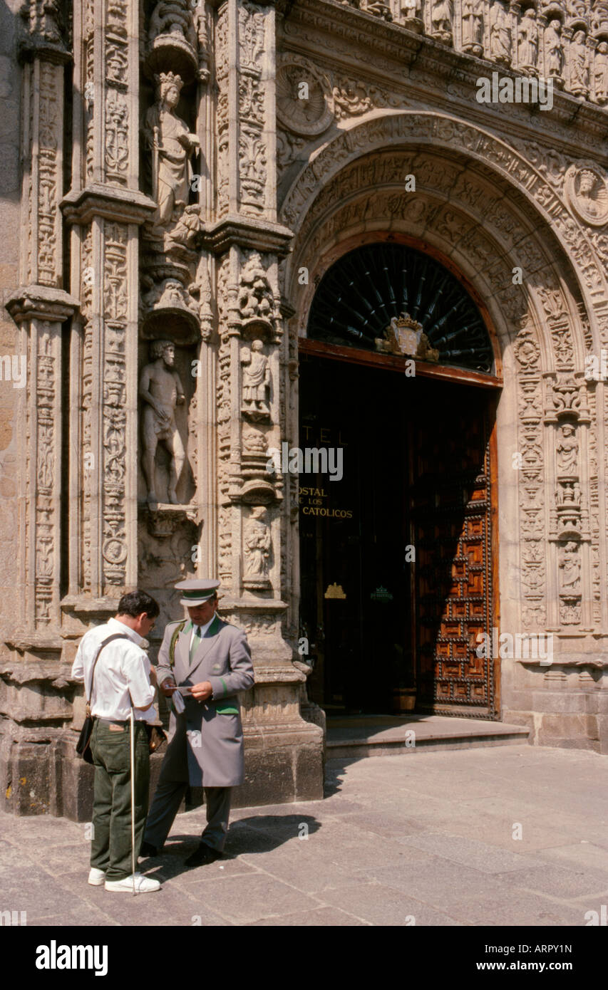 Außerhalb der Hostal de Los Reyes Catolicos in Santiago De Compostela La Coruña Provinz Galizien Spanien Stockfoto
