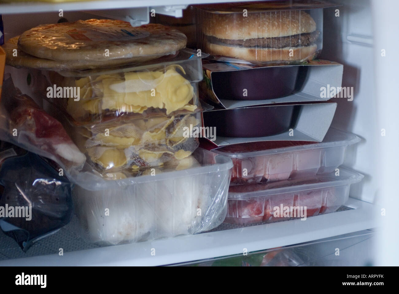 Kühlschrank mit zubereitete Speisen Stockfoto