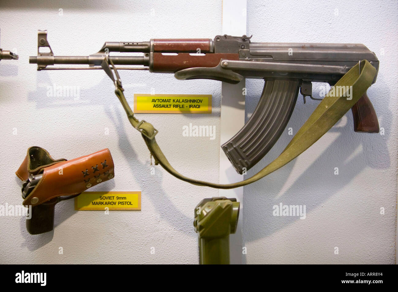 Kalashnikov War Stockfotos Und bilder Kaufen Alamy kalashnikov-war-stockfotos-und-bilder-kaufen-alamy