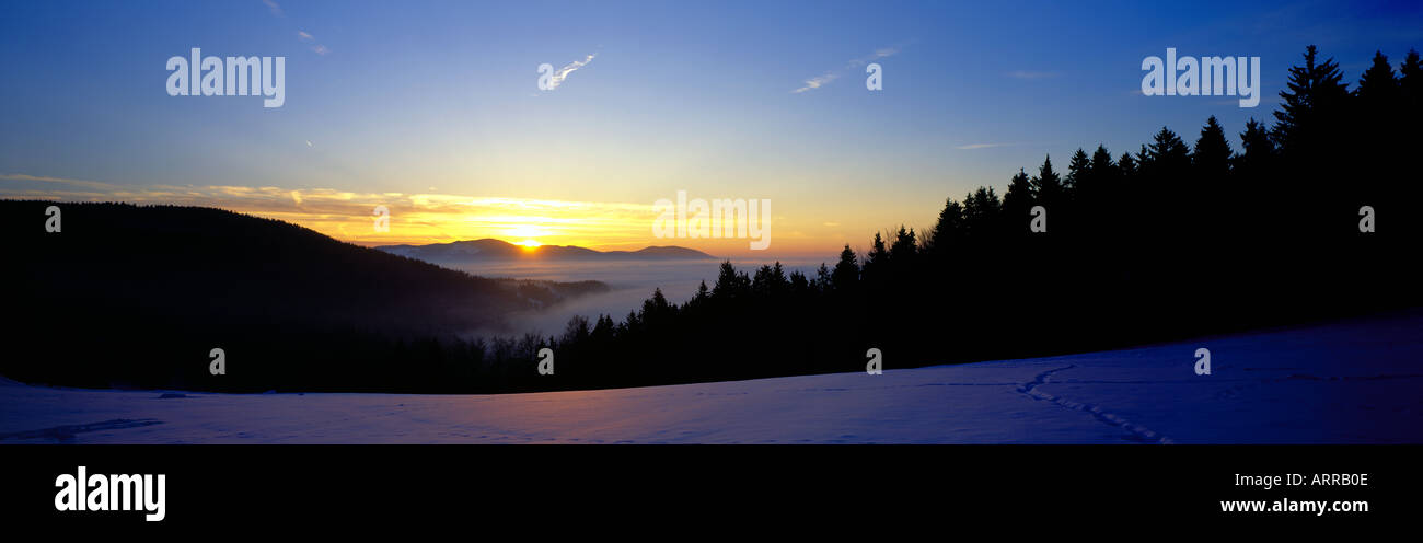 Sonnenaufgang im Winter Bayerischer Wald Rusel Bayern Deutschland. Foto: Willy Matheisl Stockfoto