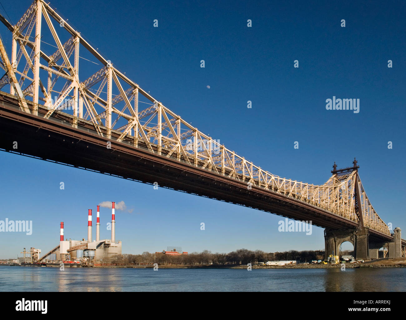 Der Queensboro Bridge, von Roosevelt Island in Manhattan gesehen Stockfoto