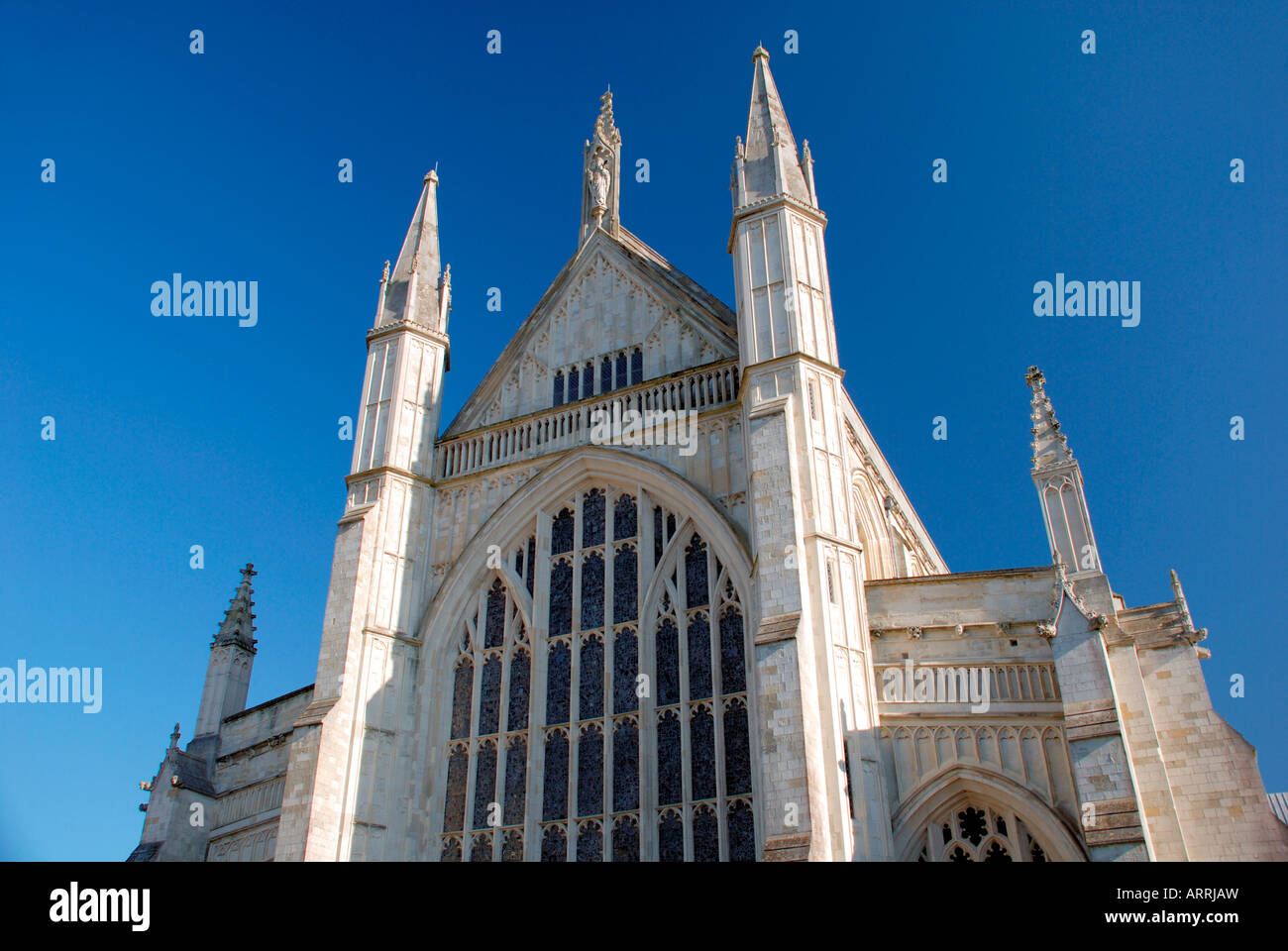 Whichester Kathedrale Nordfront gegen blauen Himmel Stockfoto