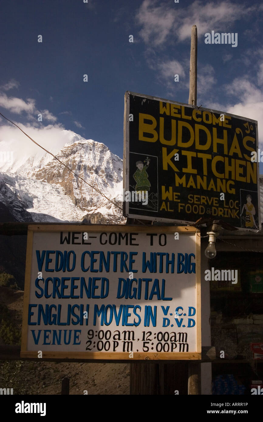 Video screening-Zeichen in Manang, Annapurna Circuit Trek, Nepal Stockfoto