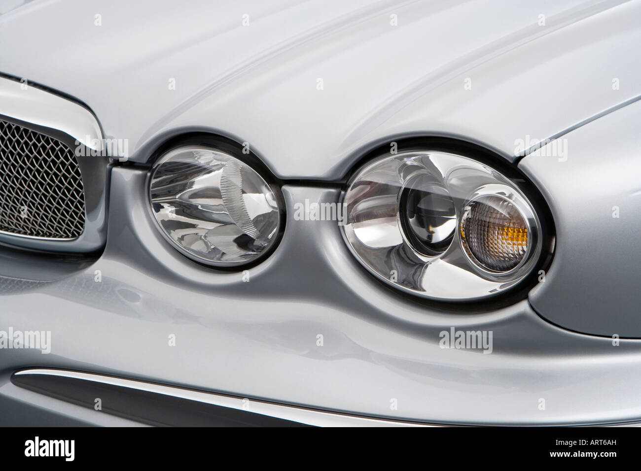 2008-Jaguar X-Type in Silber - Scheinwerfer Stockfotografie - Alamy