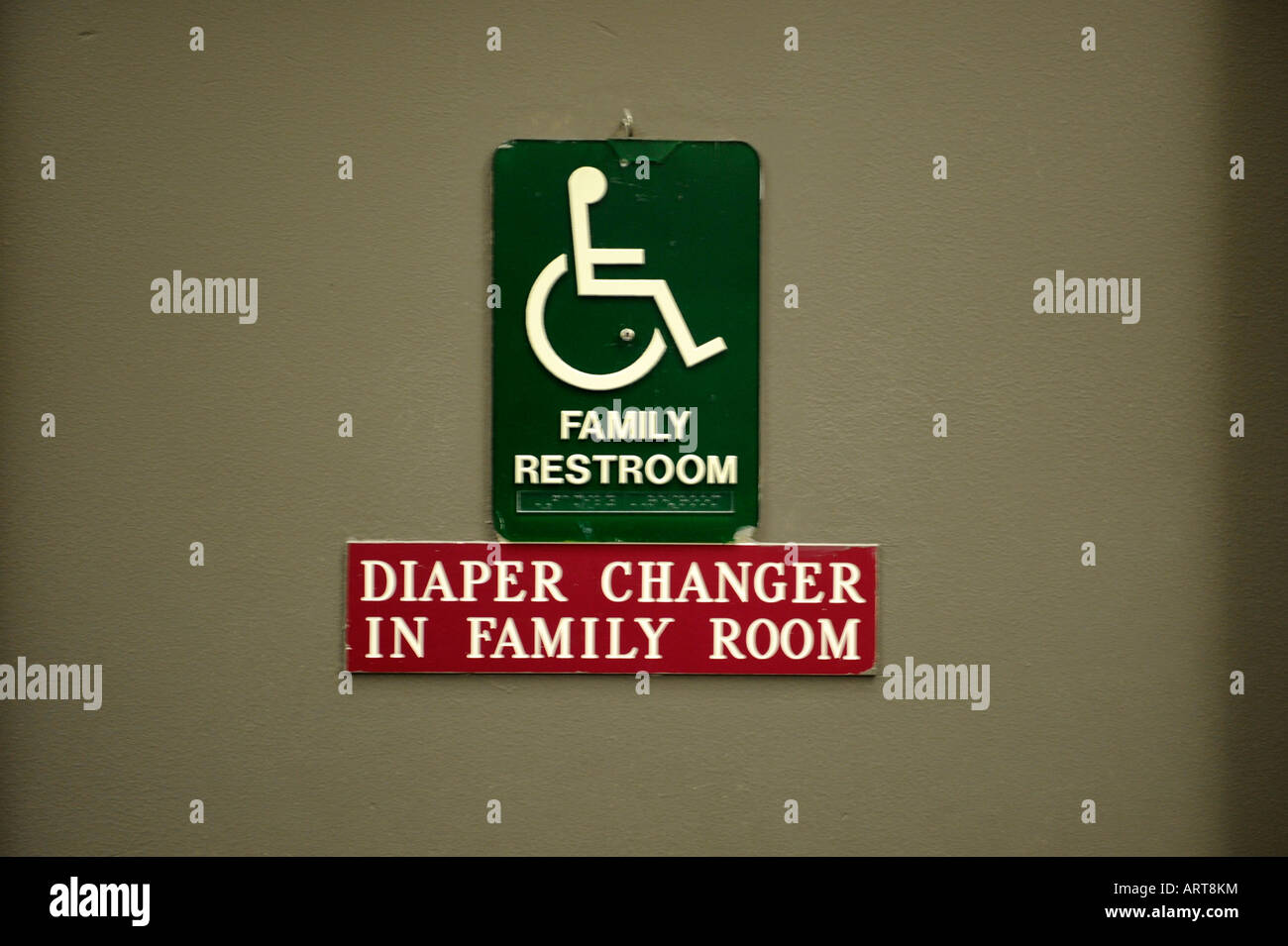 Familie Toilette mit Windel-Wechsler Stockfoto