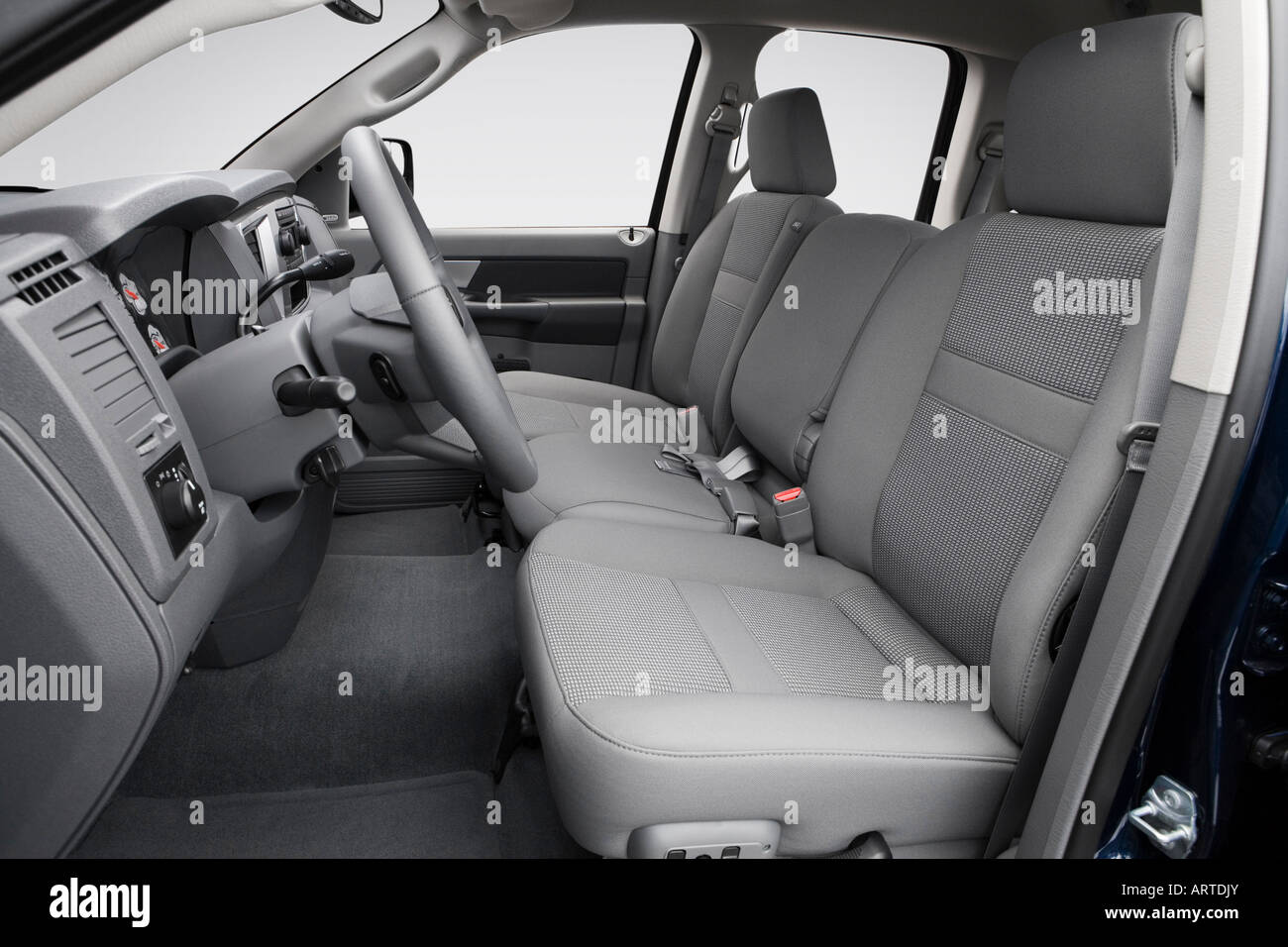 2008 Dodge Ram 2500 Slt In Blau Vordere Sitze Stockfoto