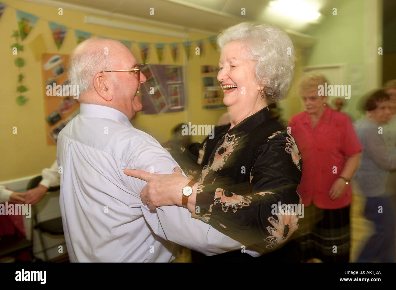 Ältere Menschen am Nachmittag Tanztee, Merthyr Tydfil, South Wales, UK Stockfoto