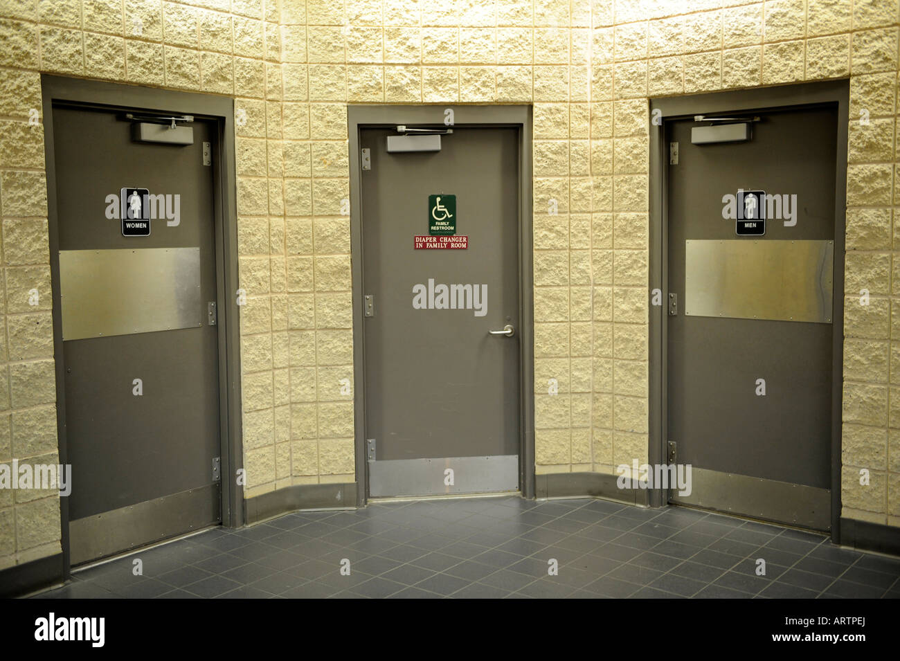 Familie Toilette mit Windel-Wechsler Stockfoto