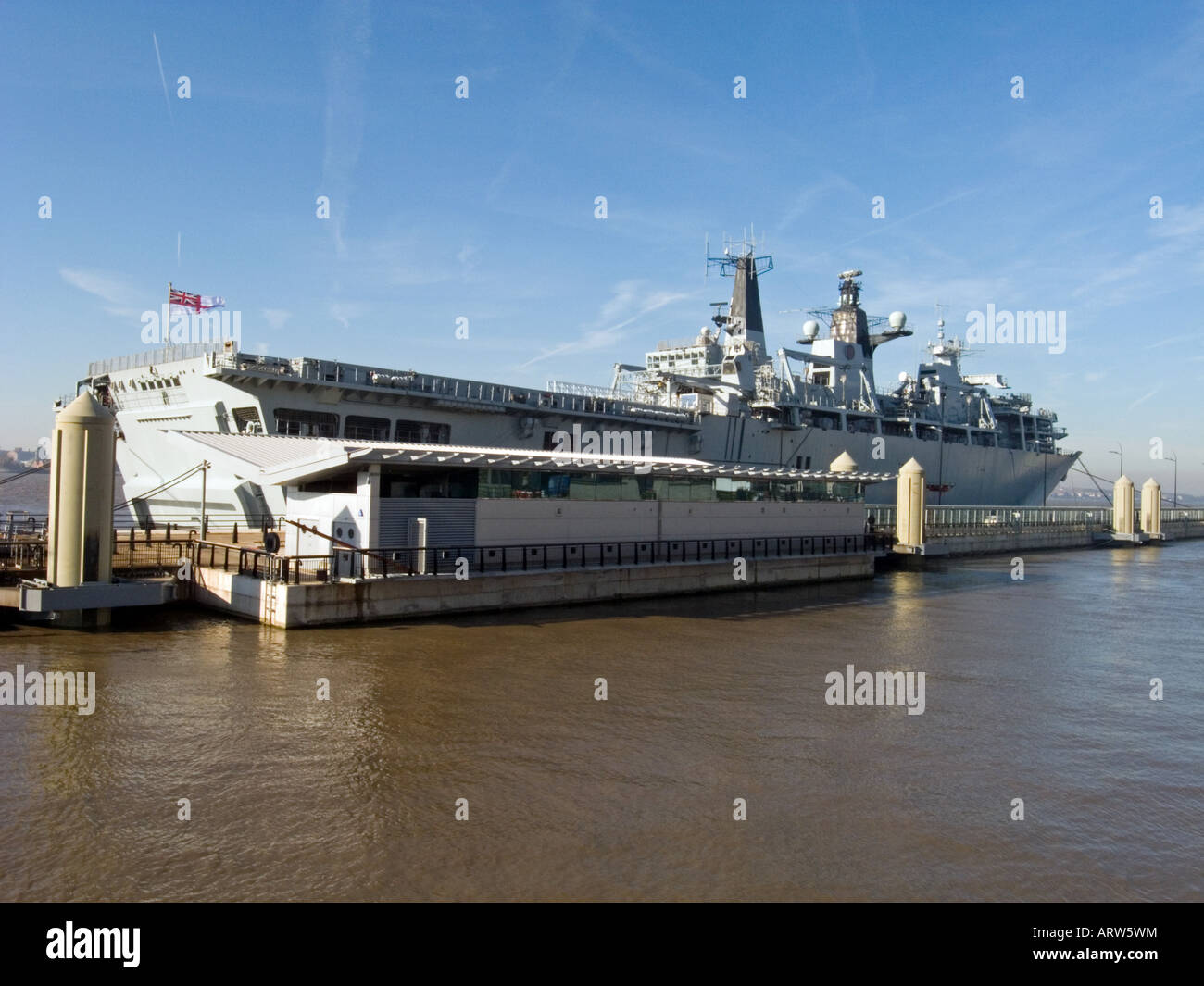 HMS Bulwark festgemacht in Liverpool Cruise Endstadium. Stockfoto