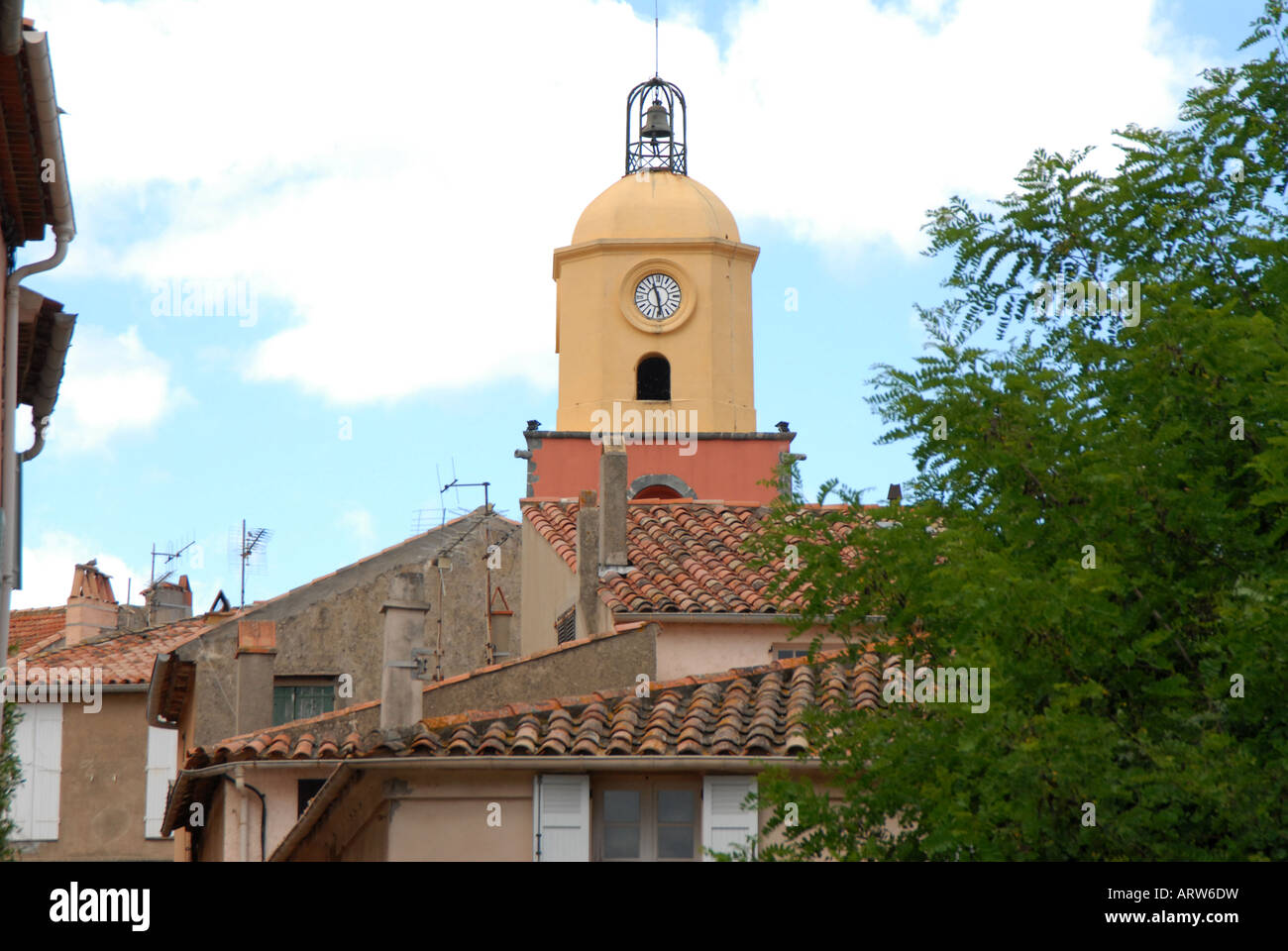 Glockenturm der Kirche in St. Tropez Stockfoto