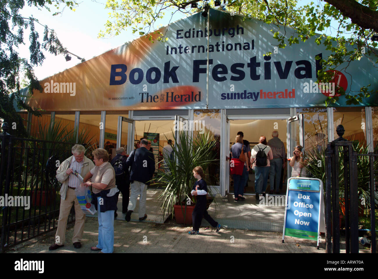 Buchen Sie Festival Edinburgh Stockfoto