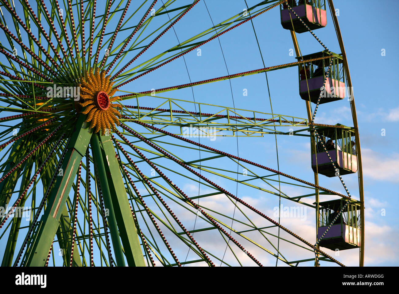 Nahaufnahme von der Nabe und Speichen das große Riesenrad am Carnaval Santa Cruz Teneriffa Kanaren Spanien Stockfoto