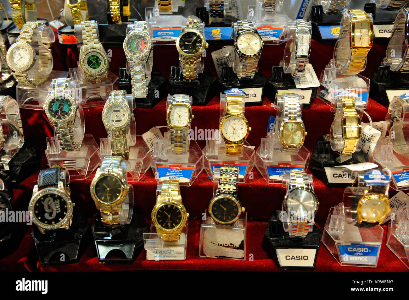 Muster der bunte Uhr Uhren auf dem display Stockfoto