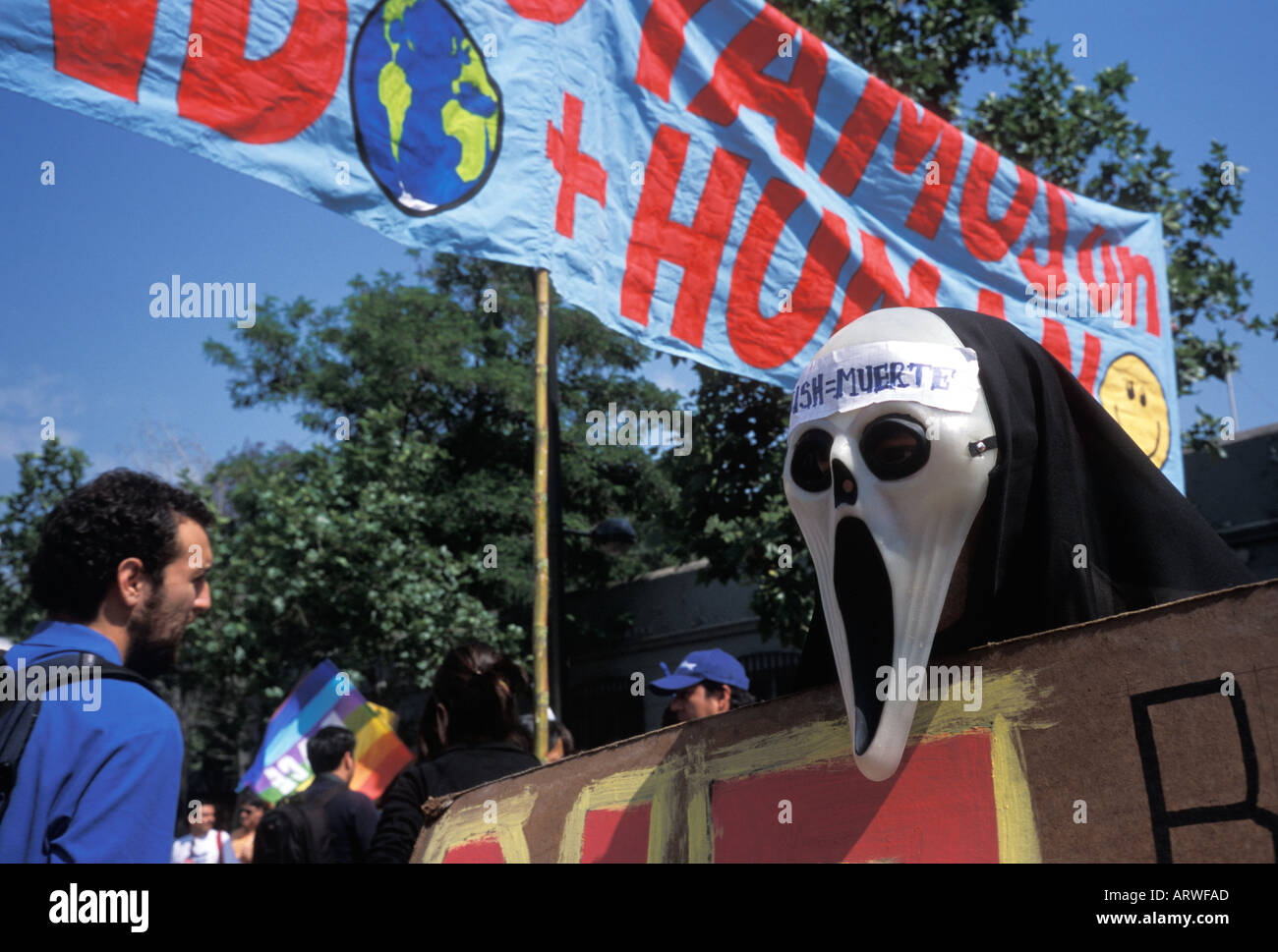 Protest gegen George Bush Vladmir Putin und andere Führer des Pacific Rim Nationen APEC in Santiago Chile November 2004 Stockfoto