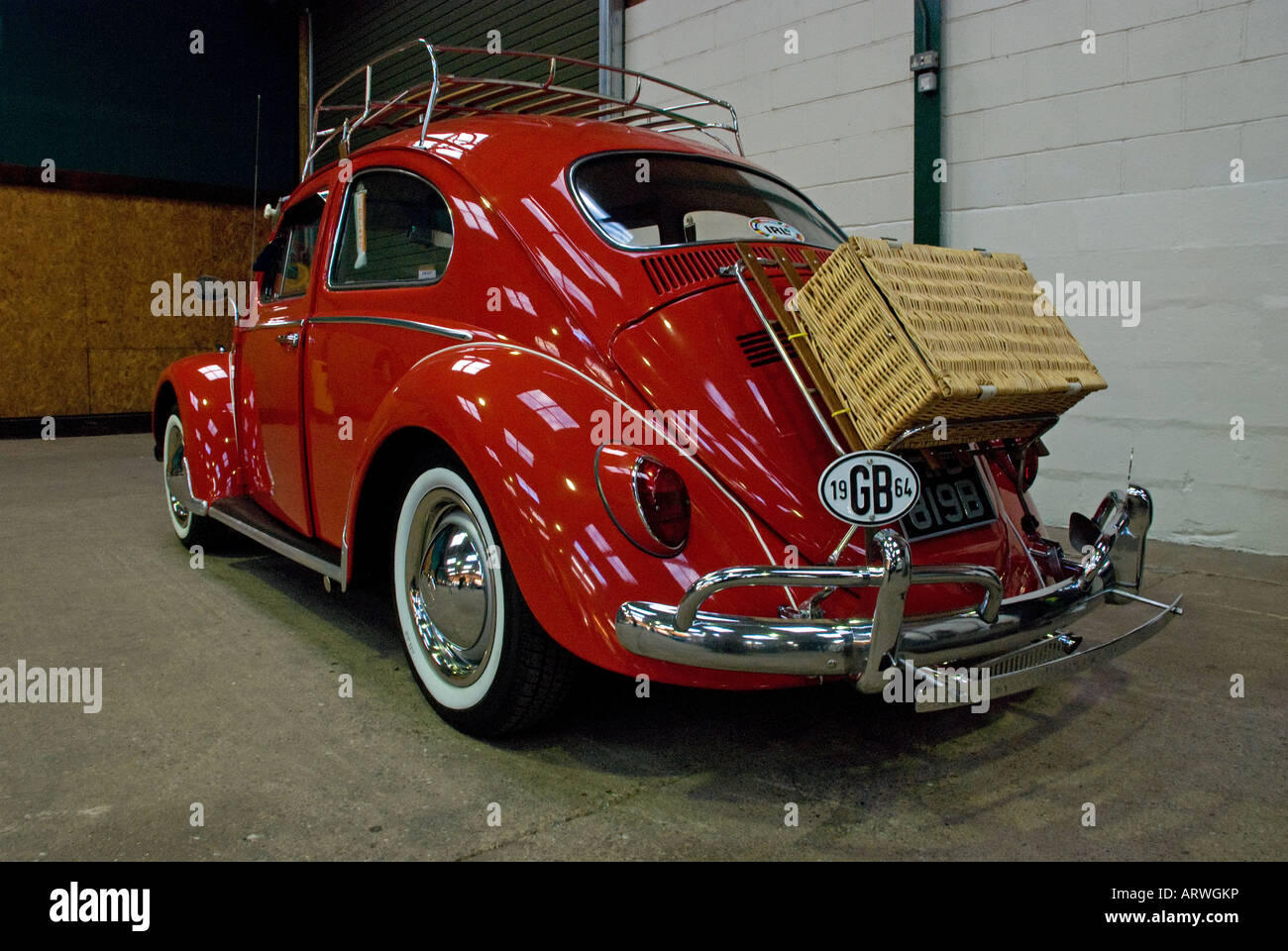 Ein 1964 VW Käfer auf dem Display an der Dubfreeze VW-Show. Staffordshire County Showground, Stafford, England. Stockfoto