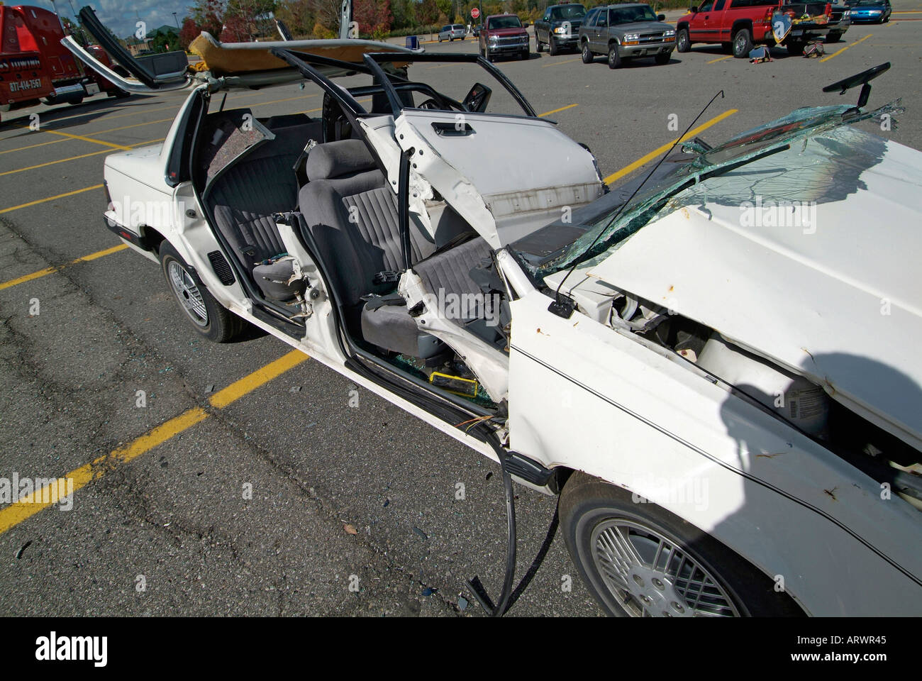 Auto Auto Auto-Unfall verursacht Bergung der Opfer mit dem Kiefer des Lebens Stockfoto