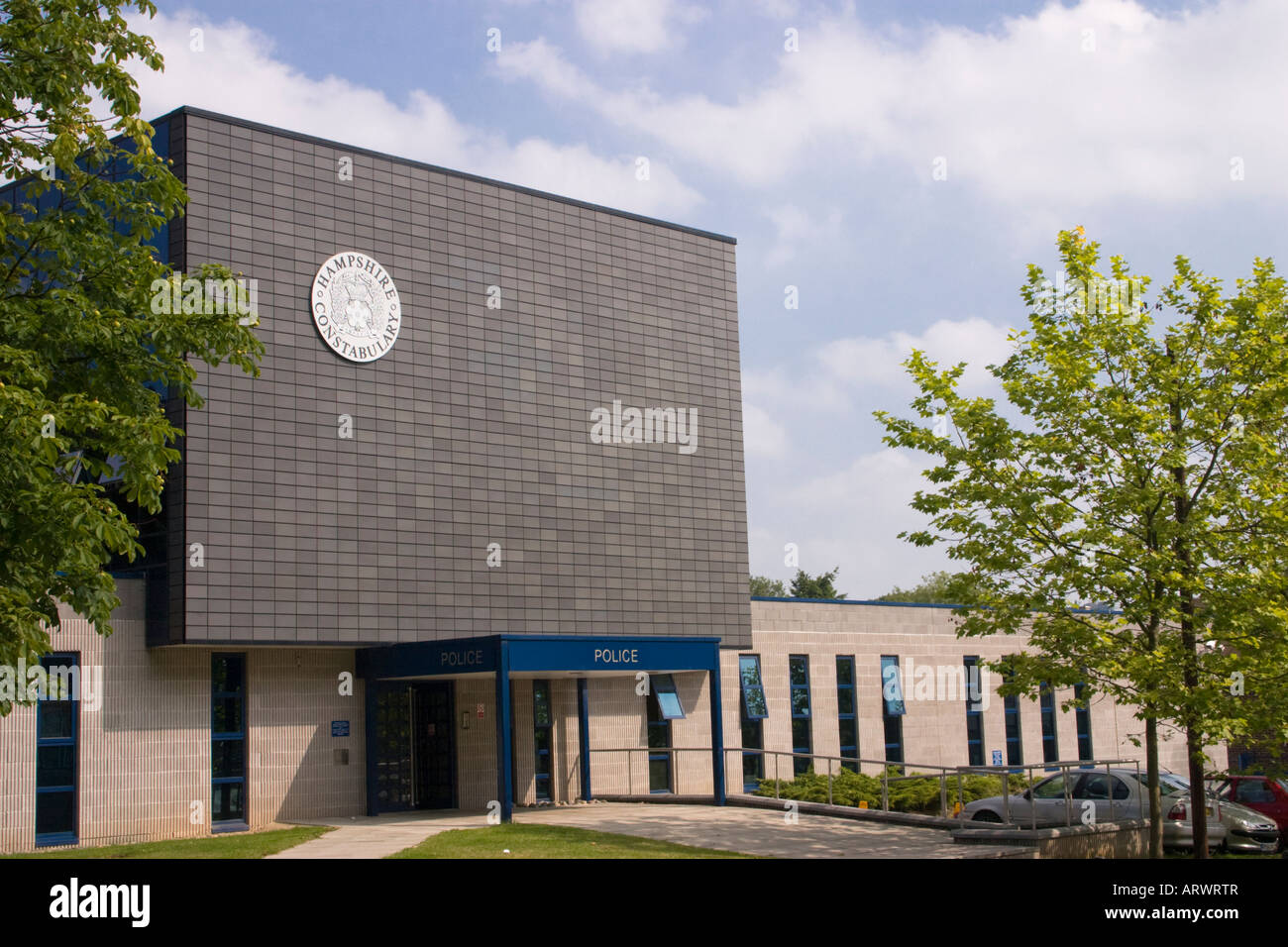 Ansicht der Polizei-Station in London Road in zentralen Basingstoke Hampshire Stockfoto