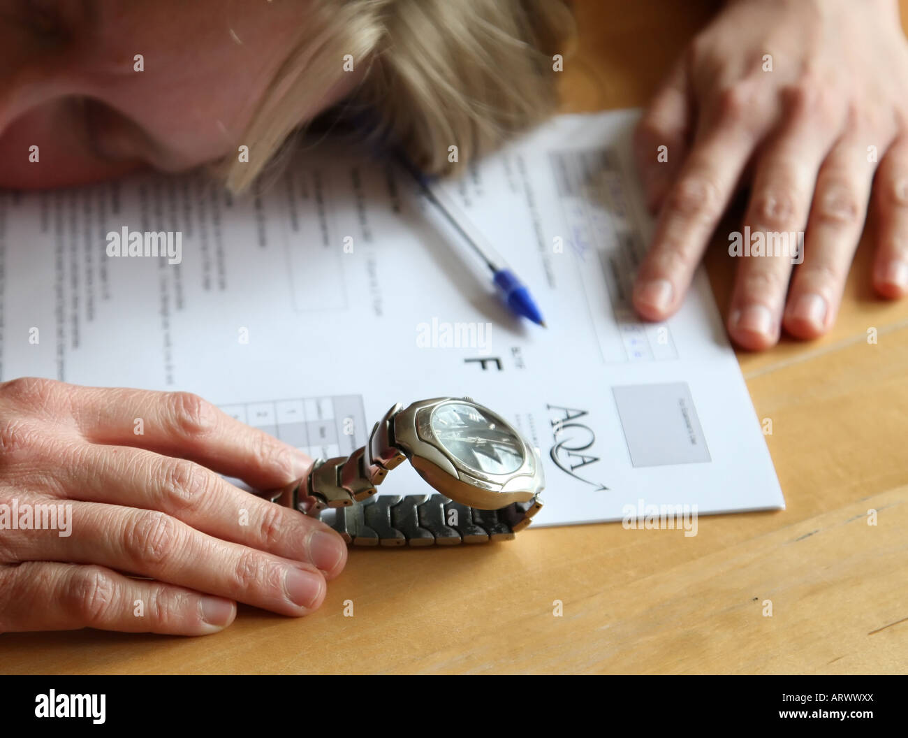 Person, die während der Prüfung aufgegeben Stockfoto