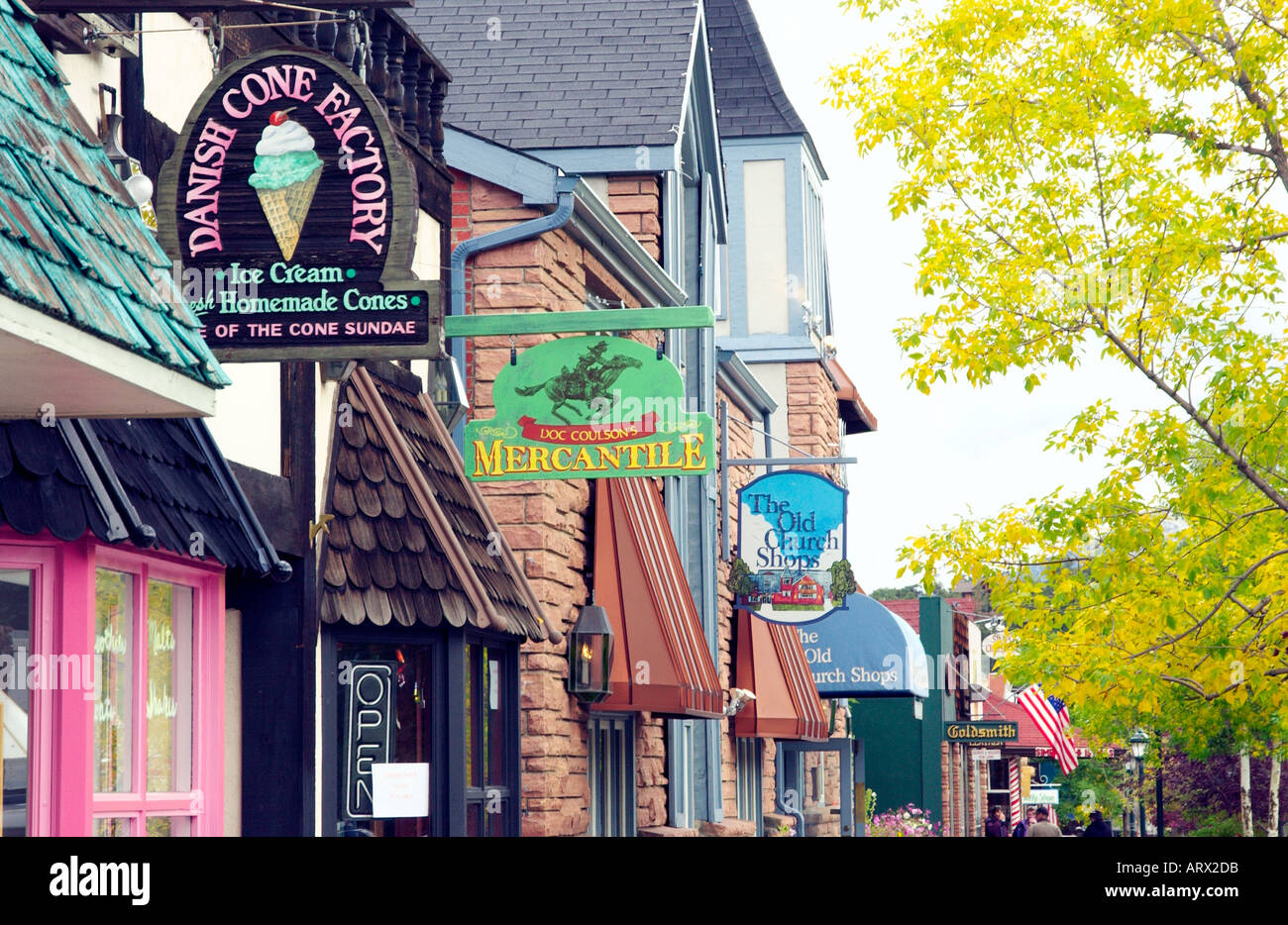 Straßenschilder und Schaufenstern in Estes Park Townsite Colorado USA Stockfoto