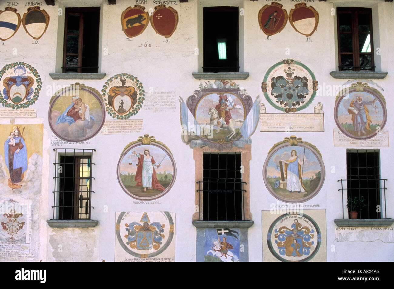 Gebäude mit Fresko Kunst Gemälde Dorf Cervio Tessin, Schweiz Stockfoto