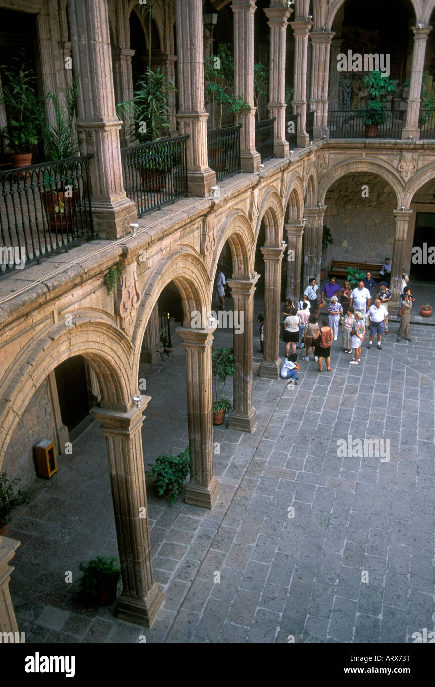 Touristen, geführte Tour Gruppe, Regierung, Palast, Palacio de Regierung, Regierung, Gebäude, Stadt Morelia, Morelia, Michoacán, Mexiko Stockfoto