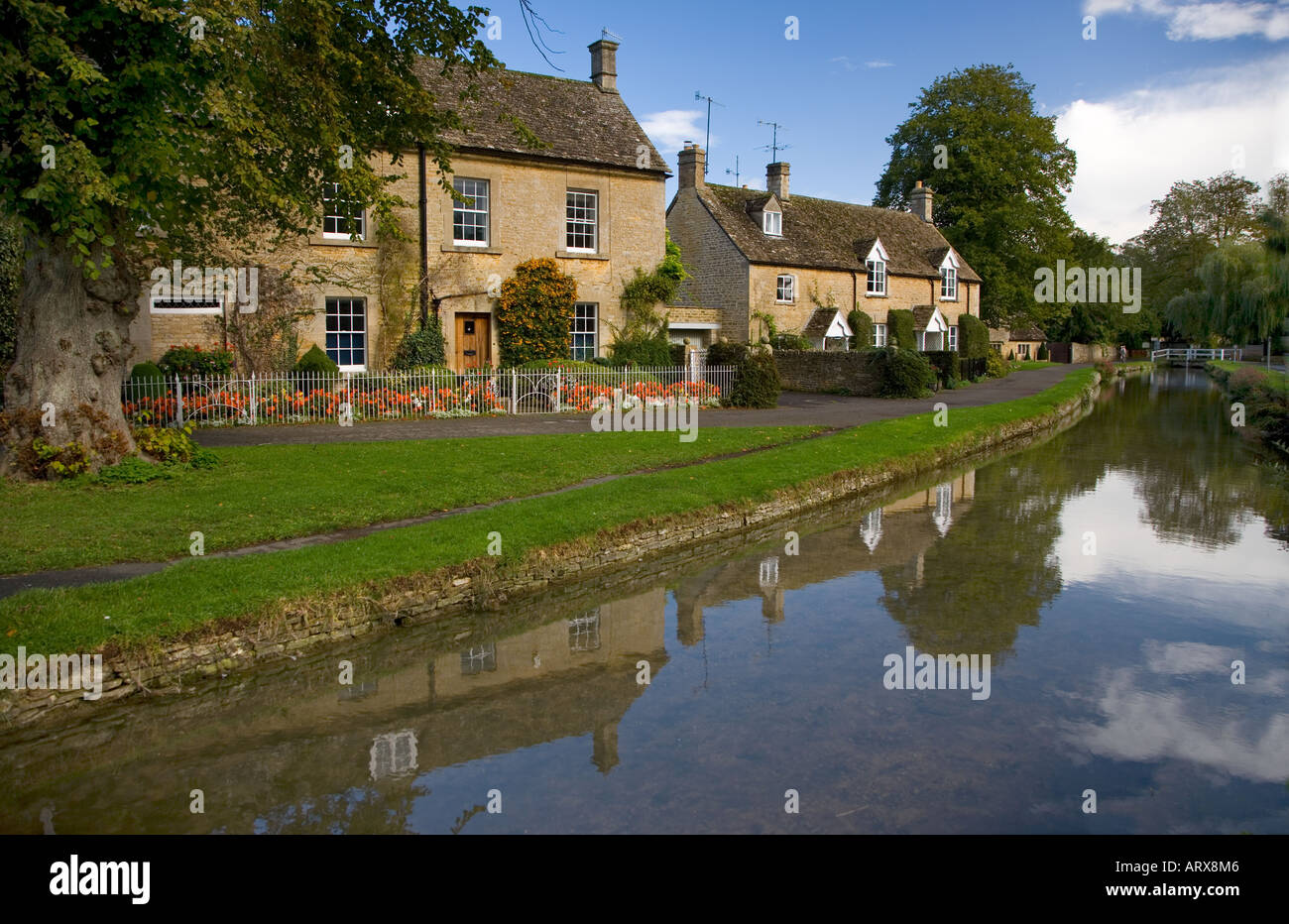 Lower Slaughter Village in den Cotswolds Gloucestershire UK Summer Stockfoto