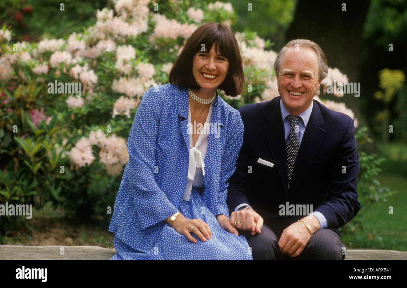 Winston Churchill MP mit der ersten Frau Mary 'Frau' Caroline d'Erlanger 1986 im Garten ihres Landhauses 1980 HOMER SYKES Stockfoto